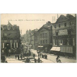 carte postale ancienne 19 BRIVE. Grande Place et Rue de l'Hôtel de Ville 1903. Maison Renaudie