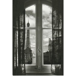 Photographe Heller Dani "FENÊTRE SUR PARIS" la Tour Eiffel