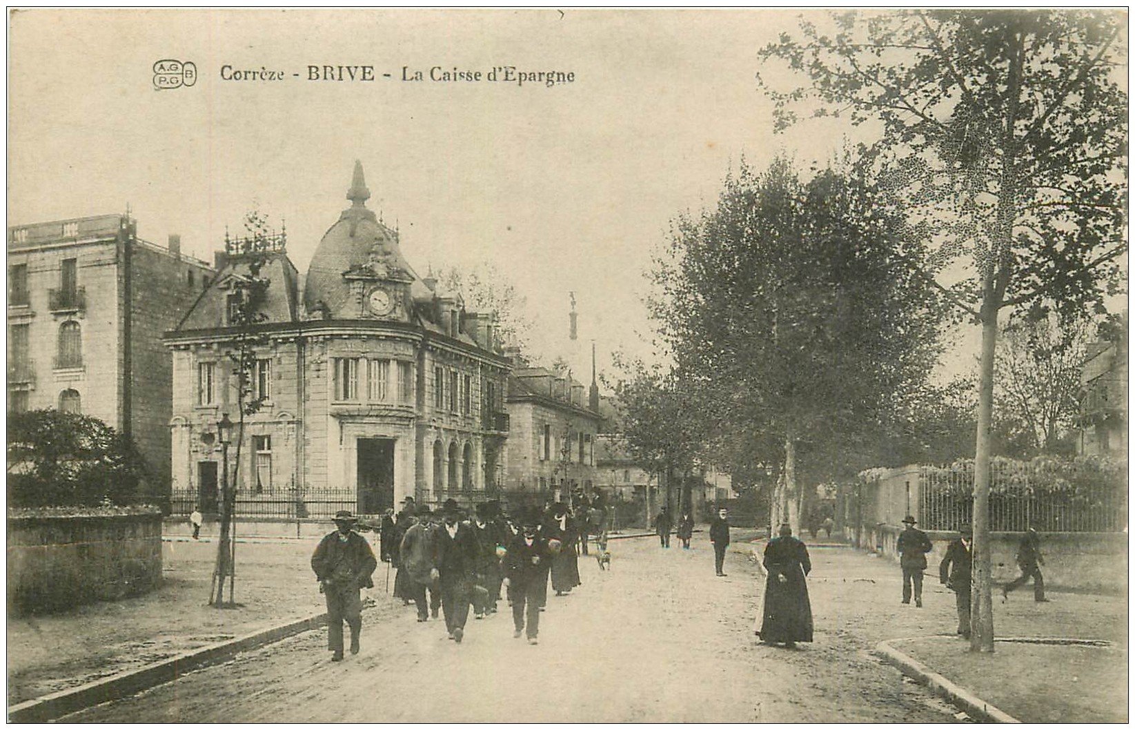 carte postale ancienne 19 BRIVE. La Caisse d'Epargne 1915