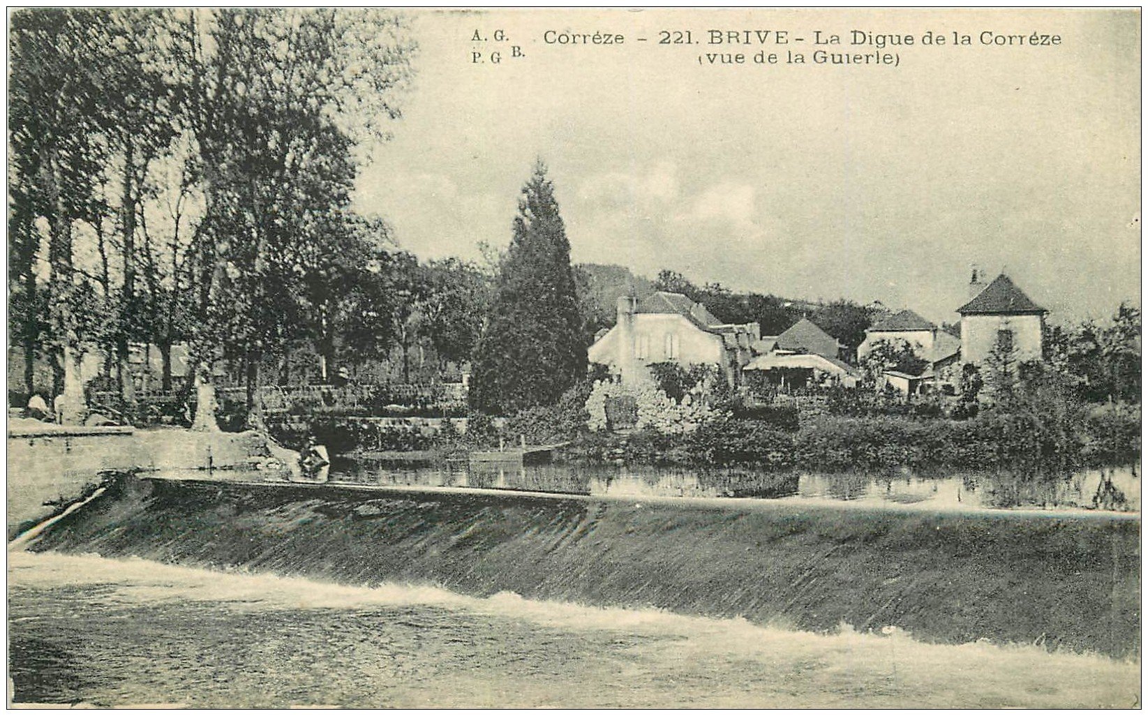 carte postale ancienne 19 BRIVE. La Digue de la Corrèze. Tampon Militaire 1917