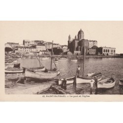 83 SAINT-RAPHAEL. L'Eglise et Pêcheur dans le Port