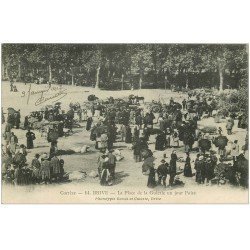 carte postale ancienne 19 BRIVE. Le Marché aux Cochons Place de la Guierle 1917 un jour de Foire