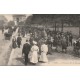 75016 PARIS. Fiacres et promeneurs sur l'Avenue du Bois de Boulogne