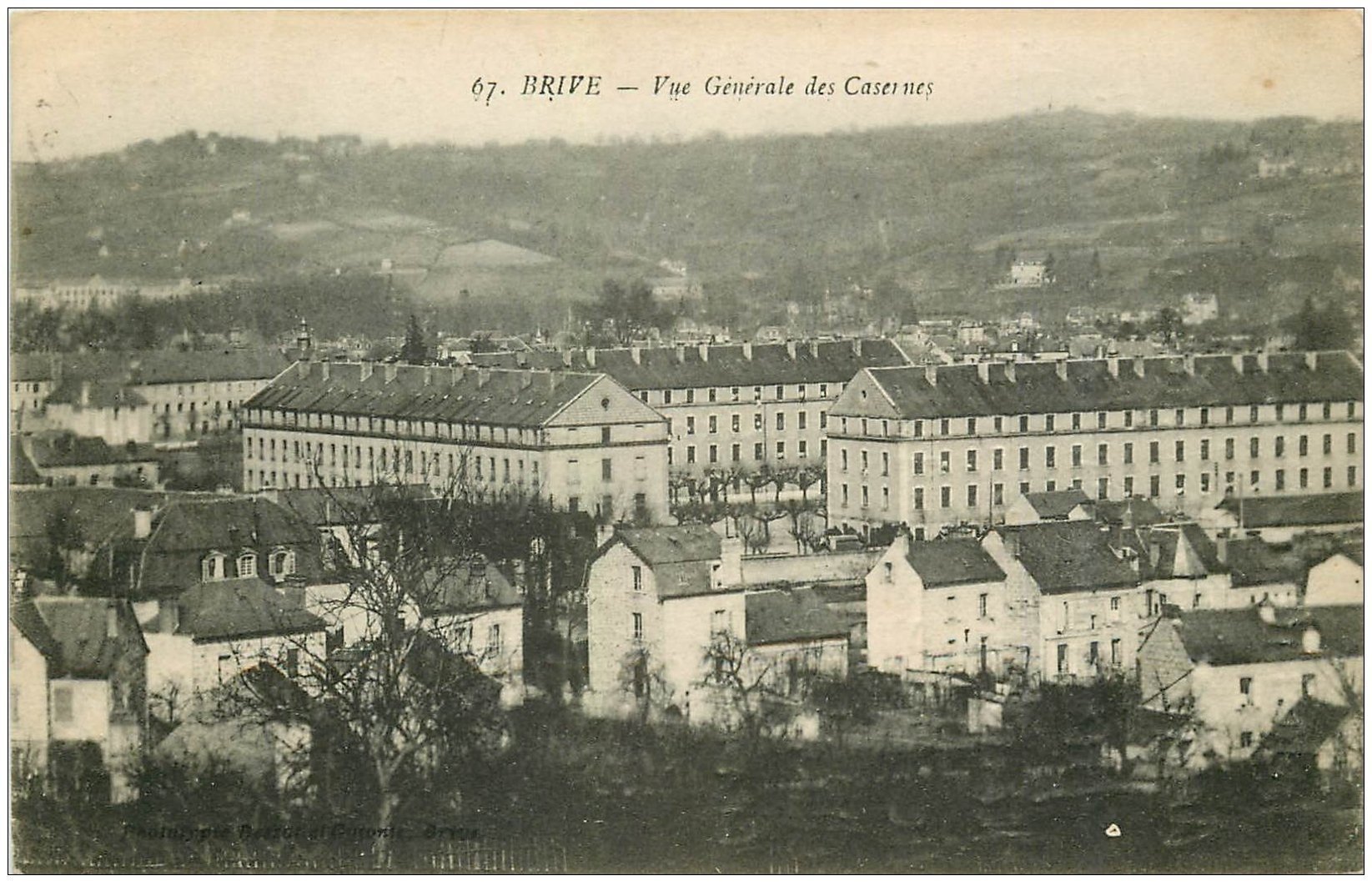 carte postale ancienne 19 BRIVE. Les Casernes 1919