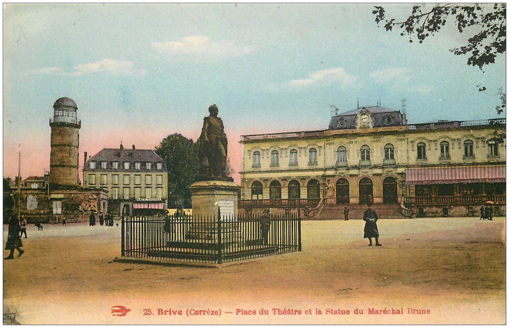 carte postale ancienne 19 BRIVE. Place du Théâtre et Statue Maréchal Brune 1933