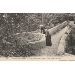 02 CHATEAU-THIERRY. Tour et Passage de l'Ancien Fossé bien animée