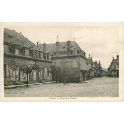 carte postale ancienne 19 OBJAT. Cycliste Place de la Mairie. Edition Chalard Tabac