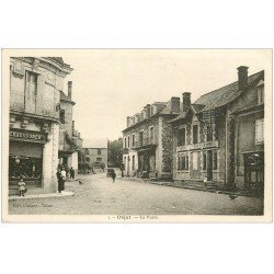 carte postale ancienne 19 OBJAT. La Poste et Magasin de Chaussures. Edition Chalard Tabac