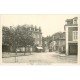 carte postale ancienne 19 OBJAT. Voiture Avenue du Jardin Public. Magasin Singer au loin. Edition Chalard Tabac