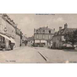 03 LE DONJON. Café Hôtel sur la Place 1932