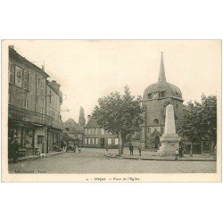 carte postale ancienne 19 OBJAT. Voiture Place de l'Eglise. Affiche LU. Edition Chalard Tabac