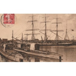 17 LA PALLICE-ROCHELLE. Magnifique voilier le cinq mâts "France" et sous-marin dans le Port 1926