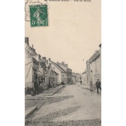 02 SISSONNE. Commerces Rue de Roucy vers 1909