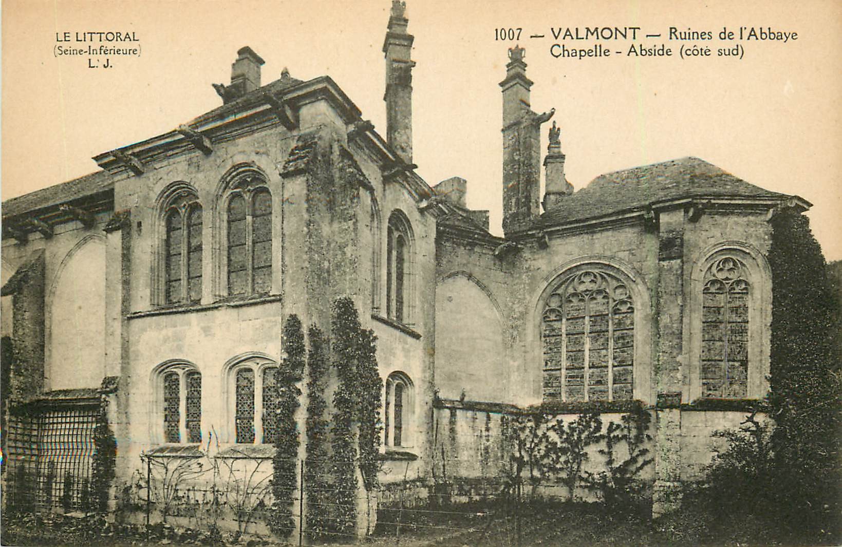 3 cpa 76 VALMONT. Ruines Abbaye Chapelle Abside Nef et Château