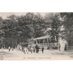 77 BARBIZON. Voitures anciennes à l'Entrée du Village 1908