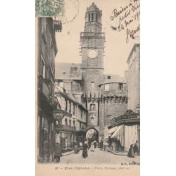 14 VIRE. Porte Horloge avec nombreux commerces dont un Pâtissier "Au Bon coin" 1907