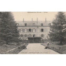 89 EPINEAU-LES-VOVES. Château avec personnages assis 1915