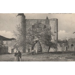 85 NOIRMOUTIERS. Le Château bien animé 1908