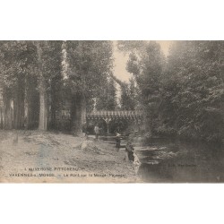 63 VARENNES-SUR-MORGE. Le Pont avec pêcheurs et lavandière 1915