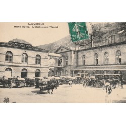 63 MONT-DORE. Attelages et hippomobiles devant Etablissement Thermal 1912