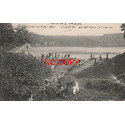 63 LE LAC PAVIN. Touristes regardant le Déversoir 1920