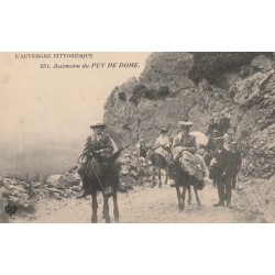 63 PUY-DE-DÔME. Ascension à dos de mules ou d'ânes