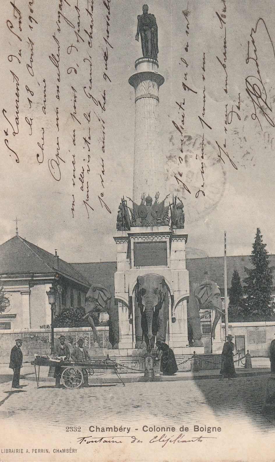73 CHAMBERY. Colonne de Boigne avec vendeur ambulant 1902