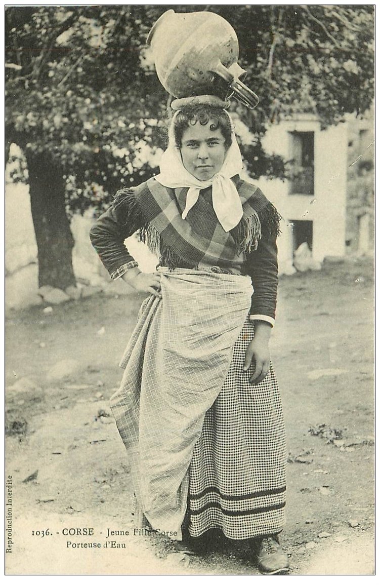20 CORSE. Corte. Jeune Fille Porteuse d'eau