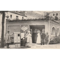 63 ROYAT. Chaise à Porteurs et Donneuses d'eau Source Simart