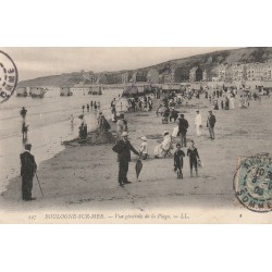 62 BOULOGNE-SUR-MER. La Plage bien animée avec ses cabines de bains 1906