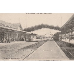 45 MONTARGIS. Train dans la Gare