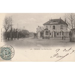 74 THONON-LES-BAINS. La Place des Arts petite animation 1903