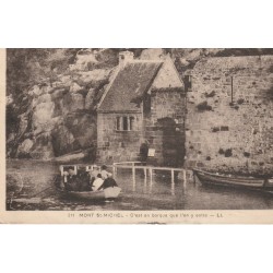 50 LE MONT SAINT-MICHEL. C'est en barque que l'on y entre 1936