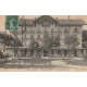 38 URIAGE-LES-BAINS. Hôtel des Alberges petite animation 1911