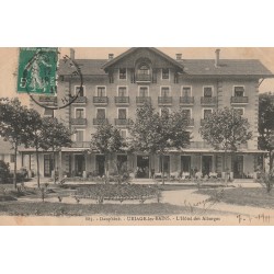 38 URIAGE-LES-BAINS. Hôtel des Alberges petite animation 1911