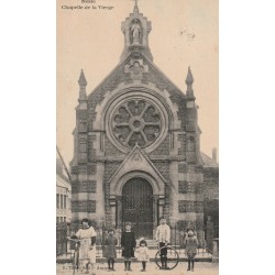 80 NESLE. Enfants avec vélo et cerceau devant la Chapelle de la Vierge 1923