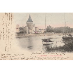 33 LIBOURNE. La Tour du Grand Port avec barques de Pêcheurs 1904