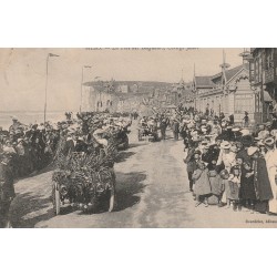 80 MERS-LES-BAINS. La Fête des Baigneurs Cortège fleuri avec automobile 1907