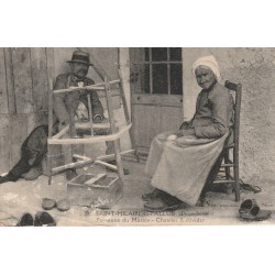 79 SAINT-HILAIRE-LA-PALLUD. Chatelet à dévidoir d'une Paysanne du Marais 1918