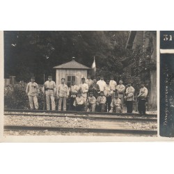 77 LE-MEE-SUR-SEINE. Militaires au Passage à niveau de la ligne du Chemin de Fer 1914