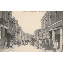 72 LA CHAPELLE-D'ALIGNE. Rue Principale Femme avec landau poussette