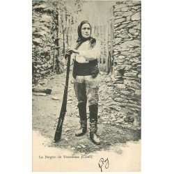 carte postale ancienne 20 VENZOLASCA. La Bergère avec son fusil. Timbre Italien vers 1905