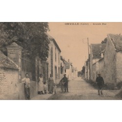 45 ORVILLE. Grande Rue avec son facteur à vélo
