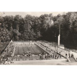 77 JUILLY. Le Collège et la Piscine