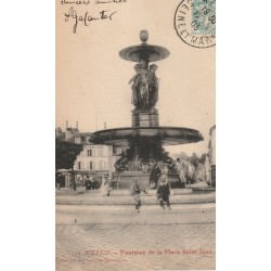 77 MELUN. Fontaine de la Place Saint-Jean bien animée 1905