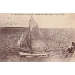 85 LES SABLES D'OLONNE. Bateaux Sardiniers rentrant après la Pêche 1933