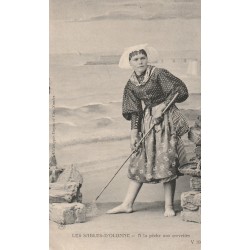85 LES SABLES D'OLONNE. Sablaise Pêcheuse de Crevettes 1906