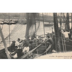 44 PORNICHET. Pêcheurs à la Mer, en attendant l'heure de la Marée 1911