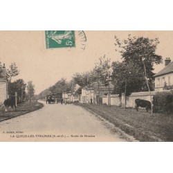 78 LA QUEUE-LES-YVELINES. Vaches broutant Route de Houdan 1914