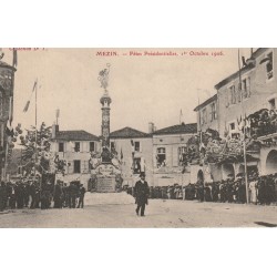 47 MEZIN. Fêtes Présidentielles Fallières Président République devant Monument 1906